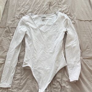 Aritzia Contour White V-Neck Long Sleeve Bodysuit